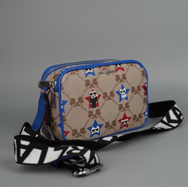 Túi Karl đeo chéo xám viền xanh in hình sz20 (PN) +