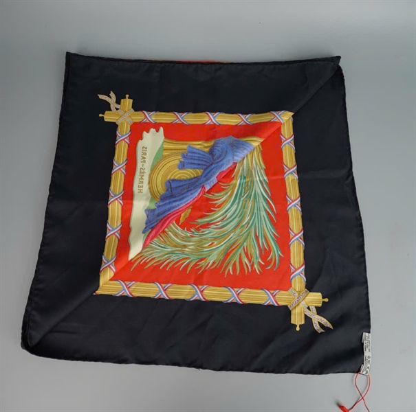 Khăn Hermes đỏ viền đen (PN) +