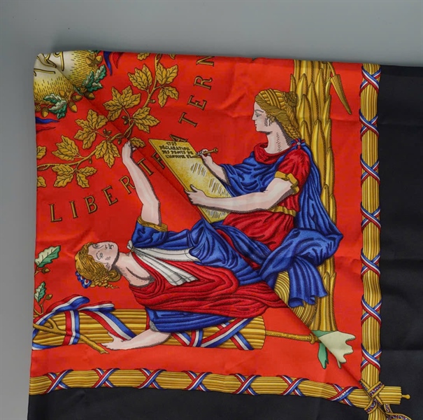 Khăn Hermes đỏ viền đen (PN) +