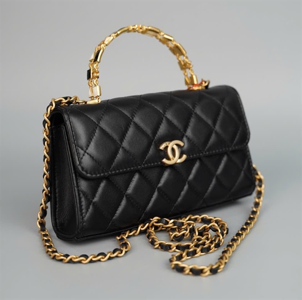 Túi Chanel Handle đen quai cầm màu vàng (J7KKTE78) sz18 (HC) +