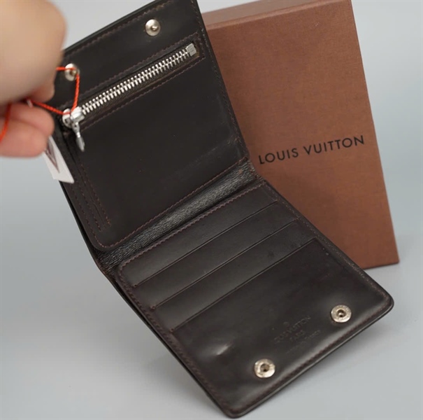 Ví LV gập 2 hoa đen (HV) KG +