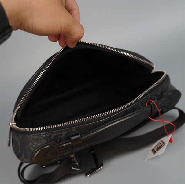 Túi LV đeo chéo hoa đen (MB0127) sz22 (HV) KG +