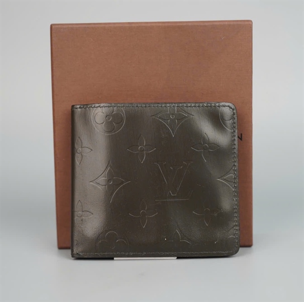 Ví LV gập 2 hoa đen (HV) KG +