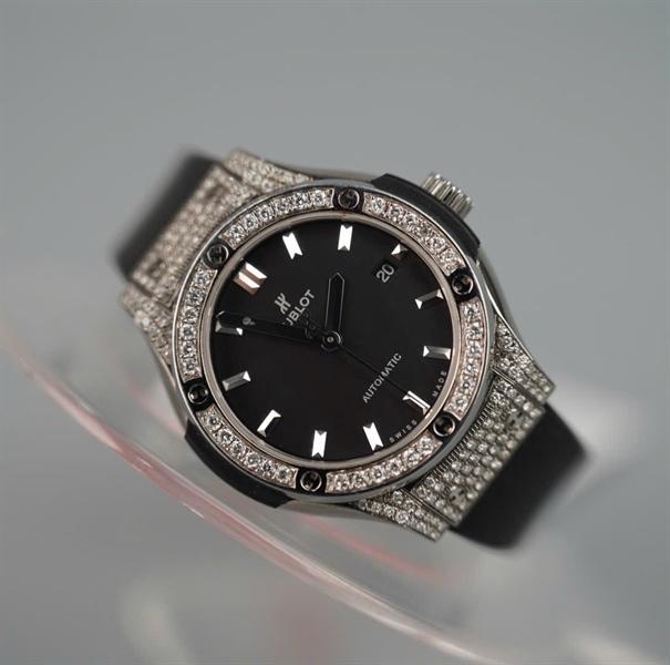 Đồng hồ Hublot đen mặt tròn đính đá (1540328) sz32 (HC) +