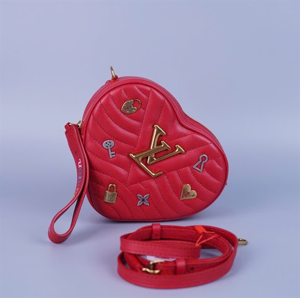 Túi LV trái tim đính charm màu đỏ (NZ4138) (BMC) KG+