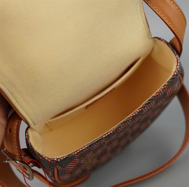 Túi LV đeo chéo hình tròn nền ô vuông hoa đỏ (PL3109) sz15 (BMC) KG+