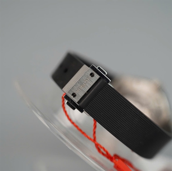 Đồng hồ Hublot đen mặt tròn đính đá (1540328) sz32 (HC) +