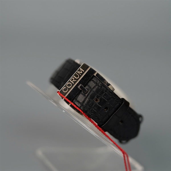 Đồng hồ Corum mặt vuông dây đen kim zin (2200695) sz31.8 (HC) KG+