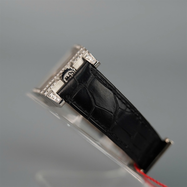 Đồng hồ Corum mặt vuông dây đen kim zin (2200695) sz31.8 (HC) KG+