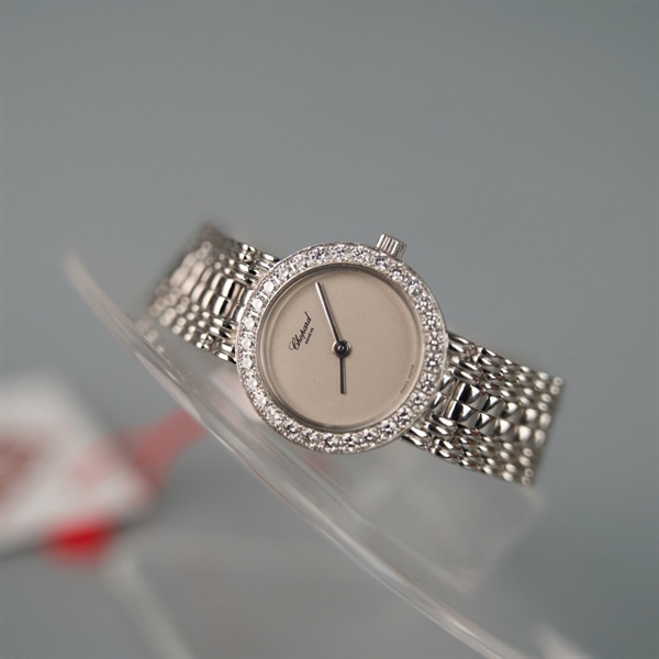 Đồng hồ Chopard mặt tròn quai bạc 565760-8791 có giấy kiểm định (HC) + size22 kim zin