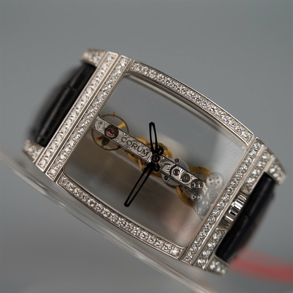 Đồng hồ Corum mặt vuông dây đen kim zin (2200695) sz31.8 (HC) KG+