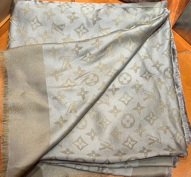 Khăn LV hoa vàng nền xám (PN) +