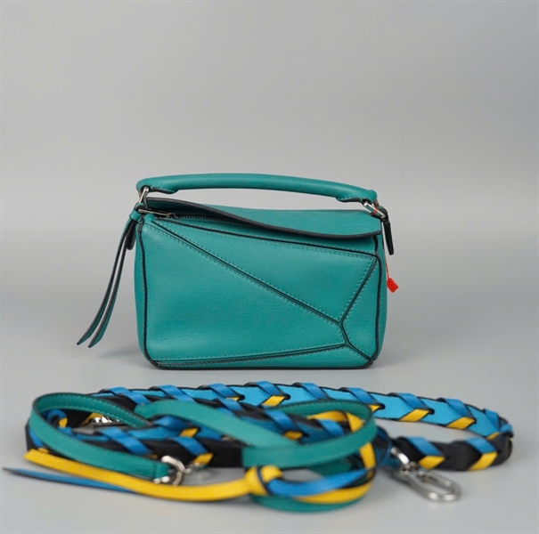 Túi Loewe màu xanh 2strap (051938) sz17 (BMC)+