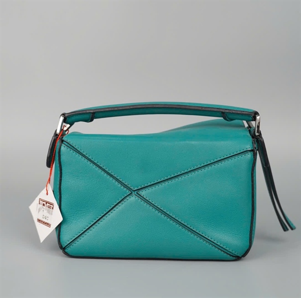 Túi Loewe màu xanh 2strap (051938) sz17 (BMC)+