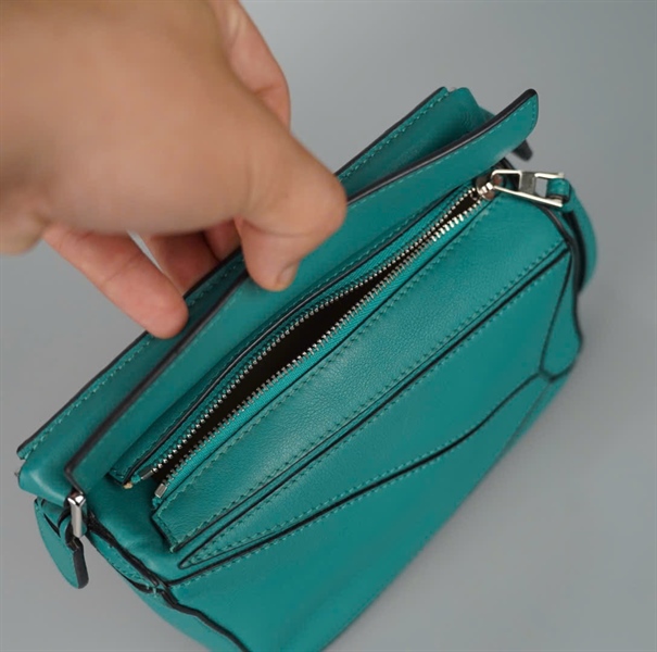 Túi Loewe màu xanh 2strap (051938) sz17 (BMC)+