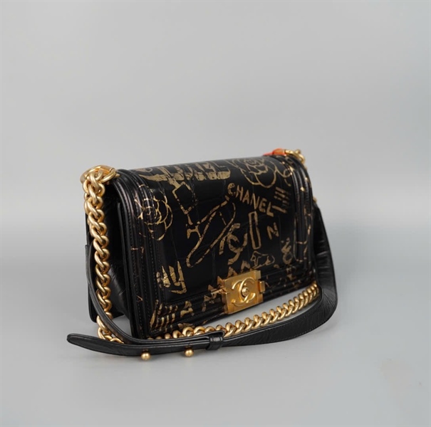 Túi Chanel Boy đen chữ vàng (28413844) sz22 (HC) +