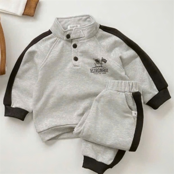 Set thun dài phi hành gia