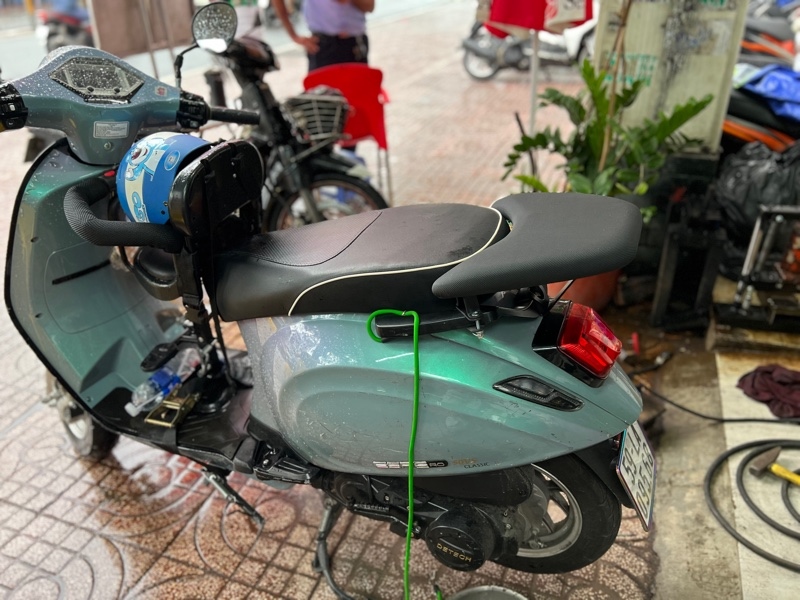 YÊN PHỤ VESPA 50 - CẢNG CHỮ V