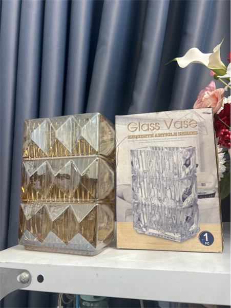 Lọ hoa vuông óng ánh