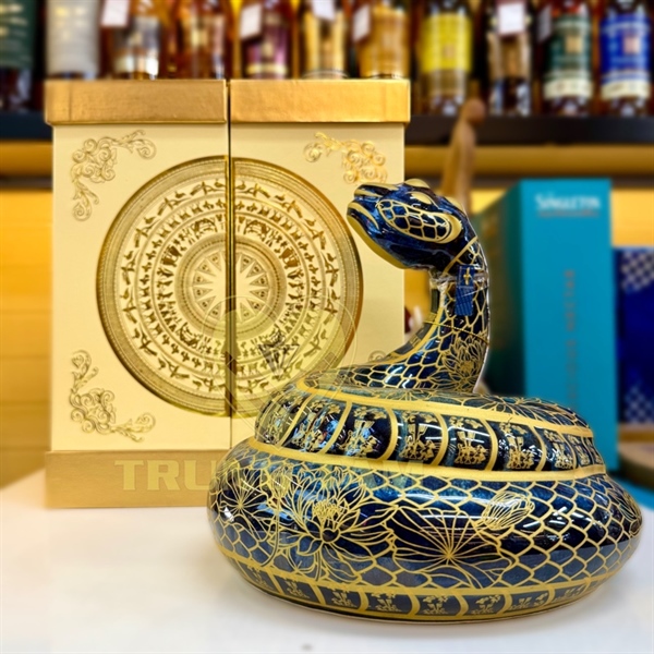 Rượu hình Rắn chai sứ VIP 2025