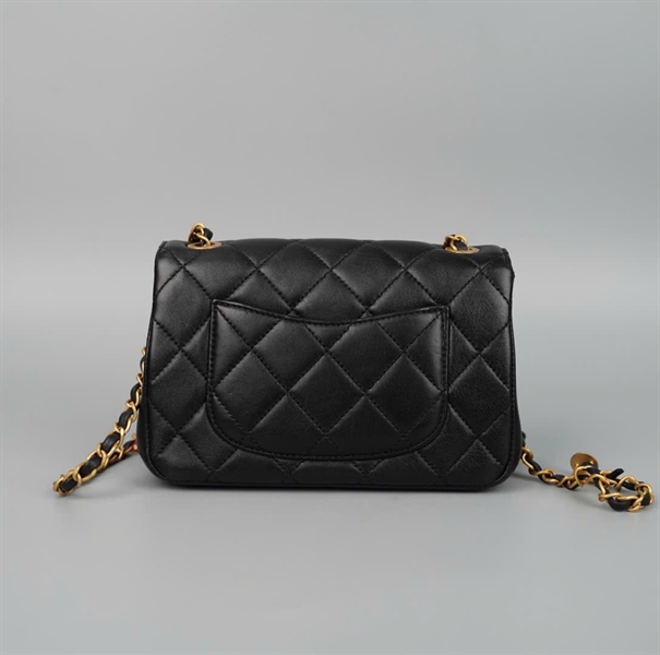 Túi Chanel Handle đen viền đính charm sz19 (HC) +