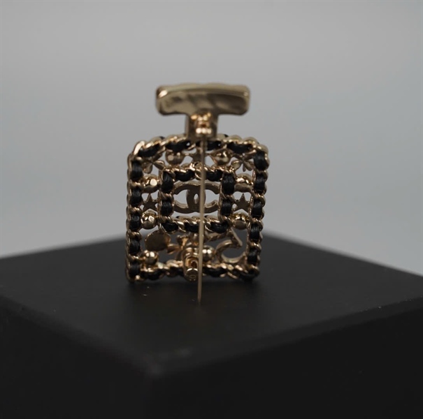 Cài áo Chanel bình rượu đính cườm (HC) +