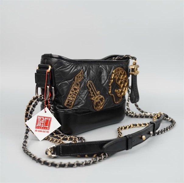 Túi Chanel Gab màu đen đính charm (23709916) sz20 KG+