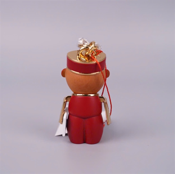 Charm LV đỏ hình người (HC) +