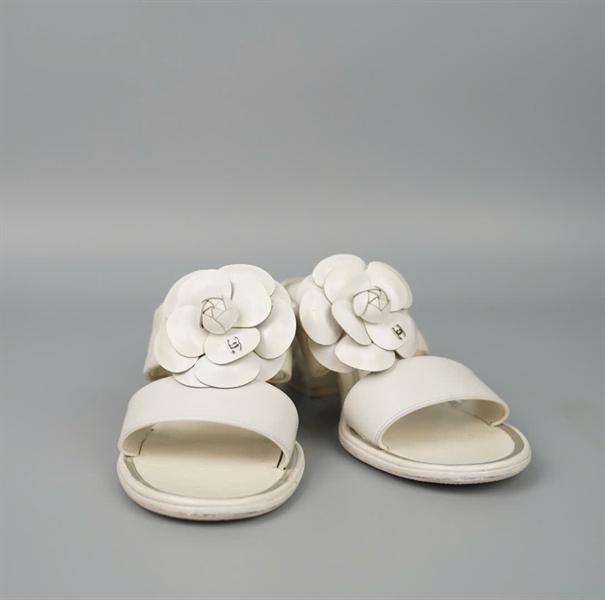 Dép Chanel trắng đính hoa đế 5p sz37 KG +