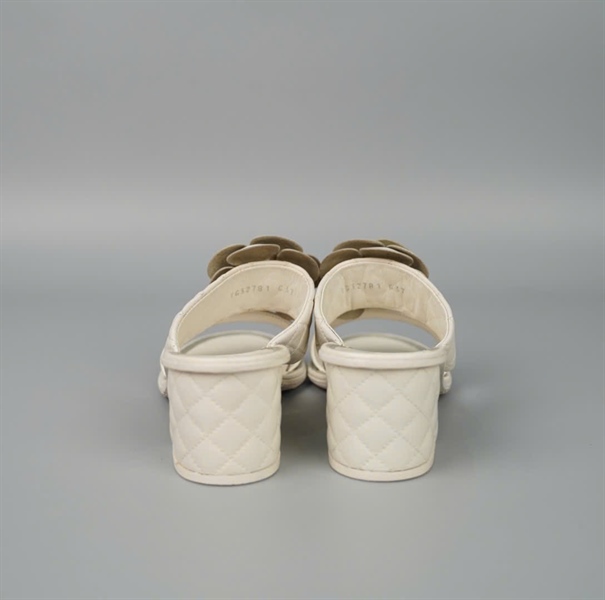 Dép Chanel trắng đính hoa đế 5p sz37 KG +