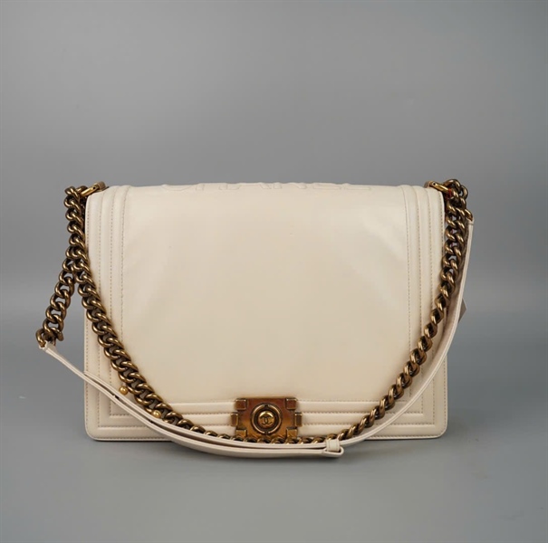 Túi Chanel Boy trắng (15151305) sz27 KG +