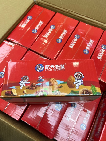Táo Đỏ Hạnh Nhân SPACE SQUIRREL 300G