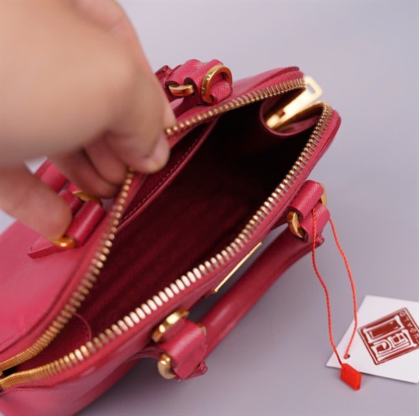 Túi Prada hồng sz18 +
