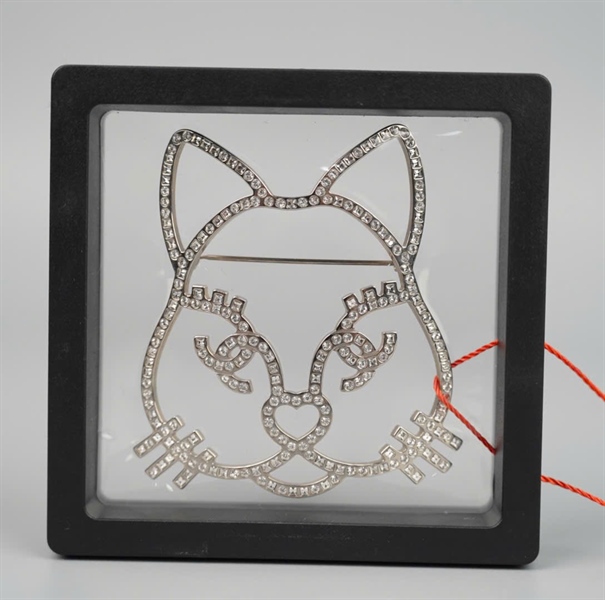 Cài áo Chanel mặt hồ ly đính đá (HC) +