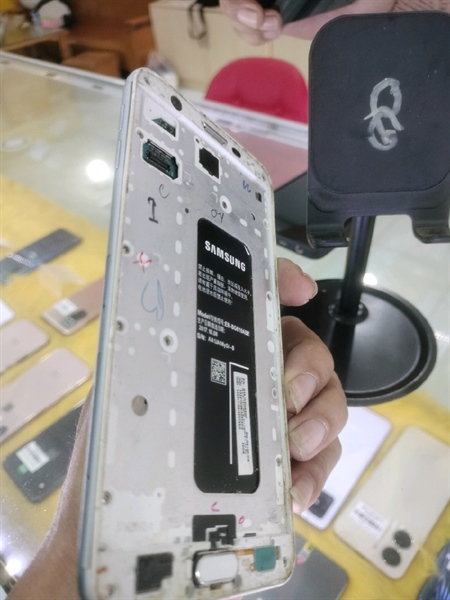 Cụm xác samsung J7 prime hư màn hình