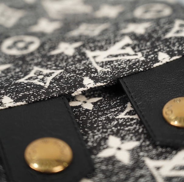 Váy LV nền đen hoa trắng (HC) +