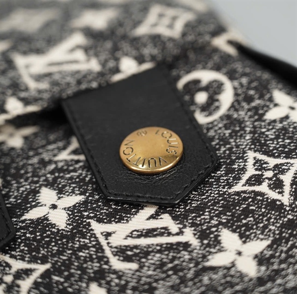 Váy LV nền đen hoa trắng (HC) +