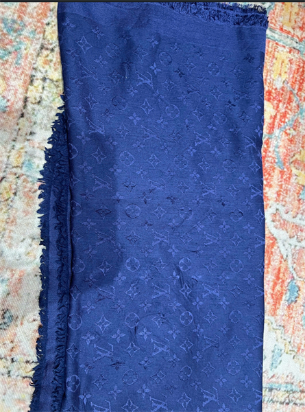 Khăn LV xanh đậm (PN) +