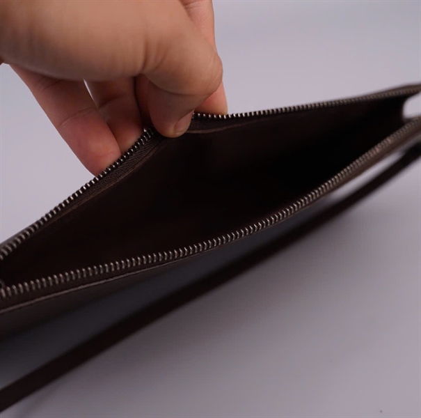 Túi LV kẹp nách vân sọc nâu sz24 KG+