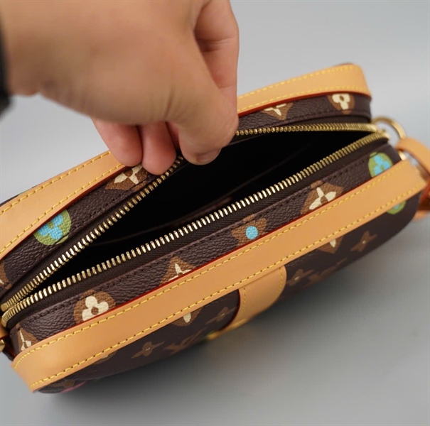 Túi LV đeo chéo hoa nâu viền vàng sz22 (HC) +