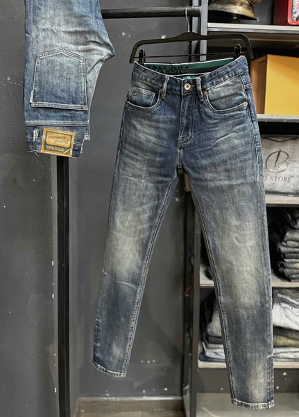 Jean QC Cao Cấp MCC-LD8075 xanh was sáng lưng thêu QuanQUi