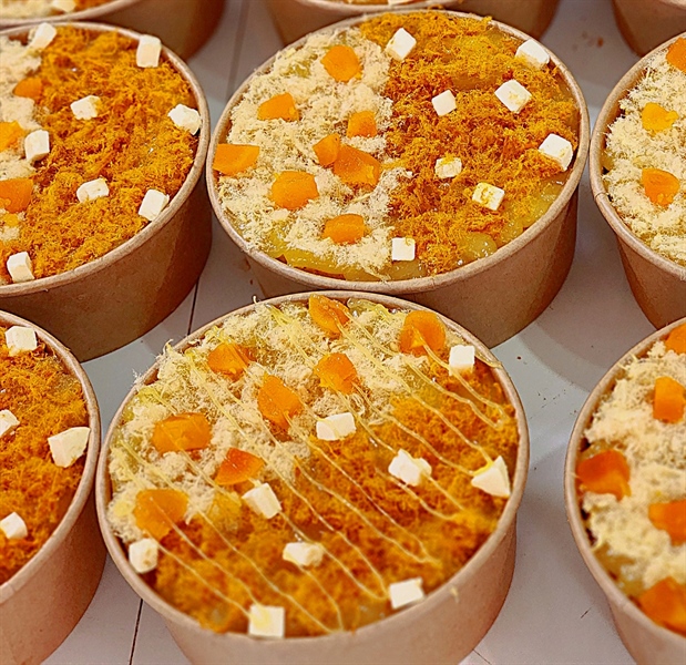 Bông lan trứng muối xốt bơ