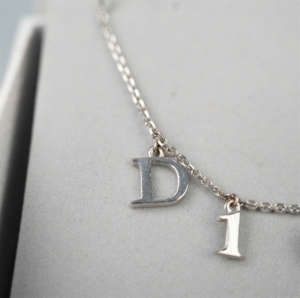 Dây chuyền Dior logo bạc KG +