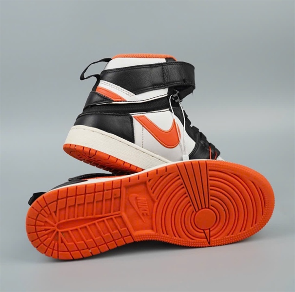 Giày Nike trắng đen phối cam sz36 KG +