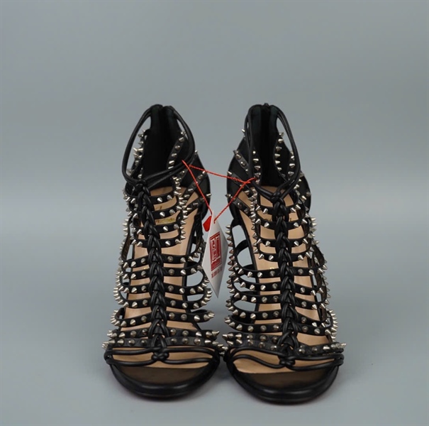 Giày Christian Louboutin đen đính đinh đế 10p sz36.5 KG +