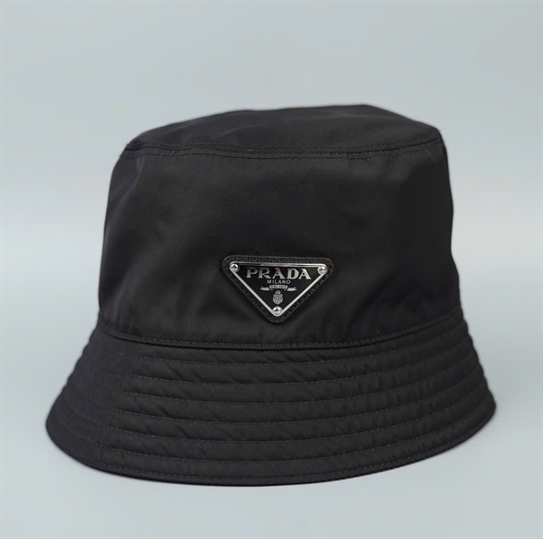 Nón Prada đen KG +