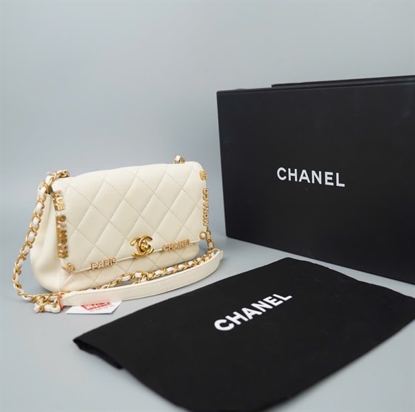 Túi Chanel trắng viền charm (E2CG2UH6) sz19 (HC) +