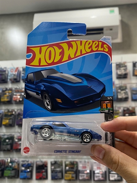 Hot Wheels Basic Corvette Stingray