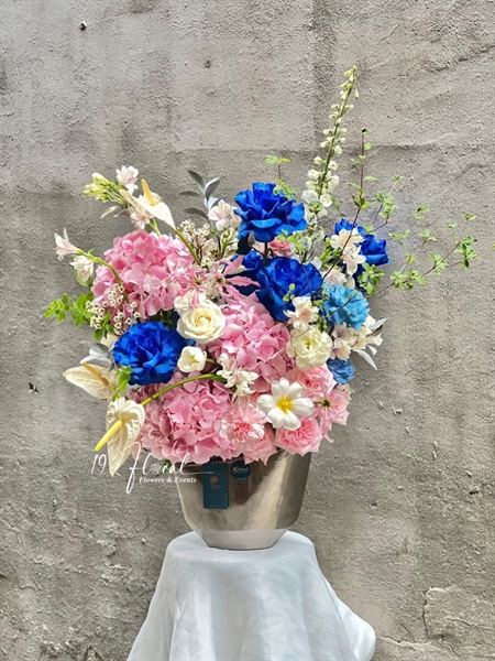 Bình hoa tone pink - blue, cẩm tú cầu hồng, mix hồng Blue nhập Ecuador và hoa lá phụ khác