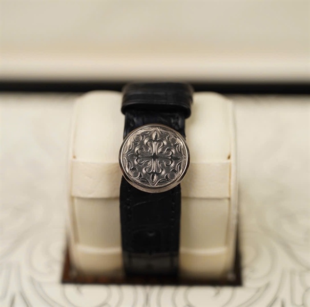 Đồng hồ Patek Philippe Geneve,mặt tròn quai đen Au750 +